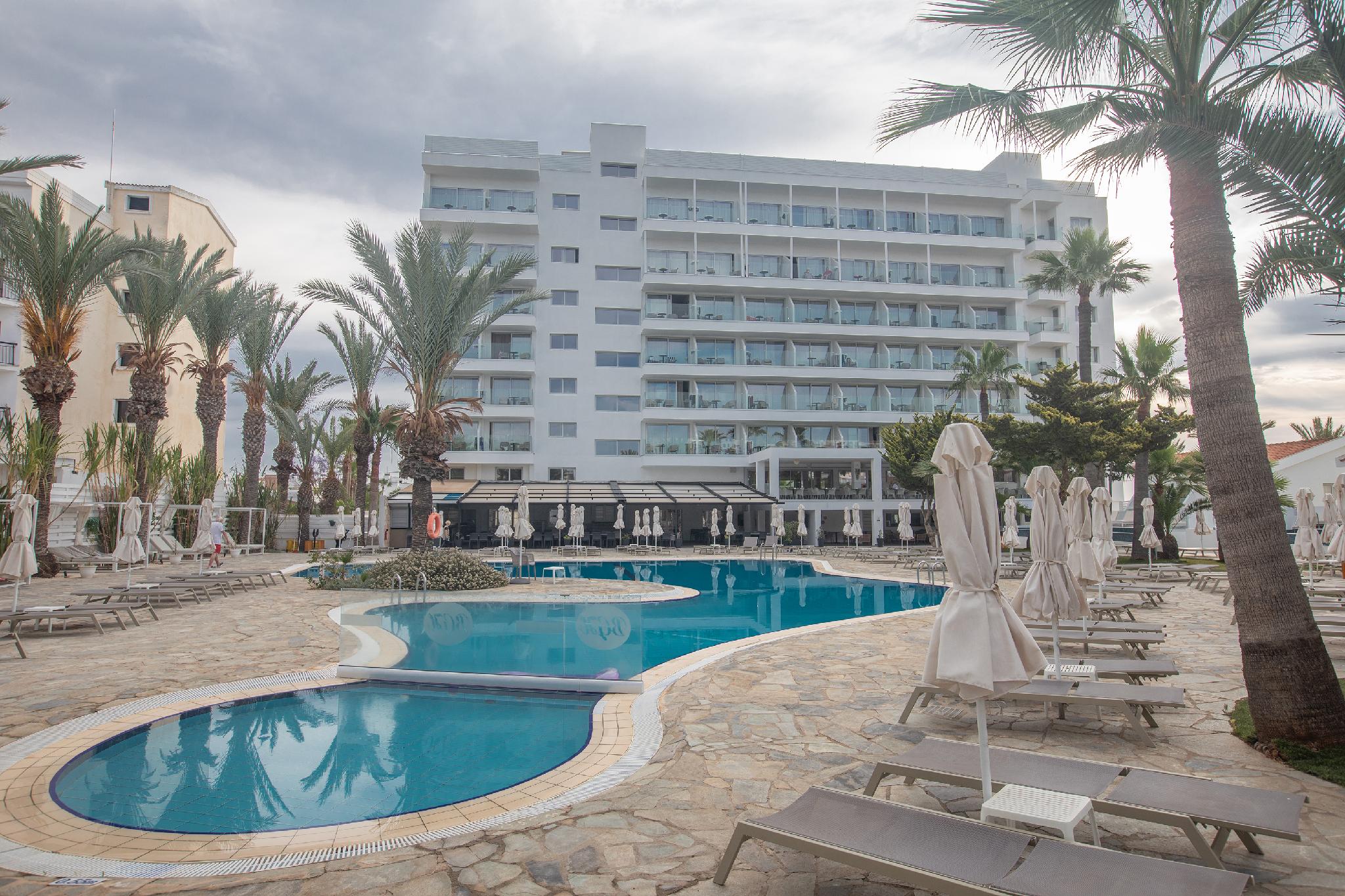 Bohemian Gardens Hotel in PARALIMNI