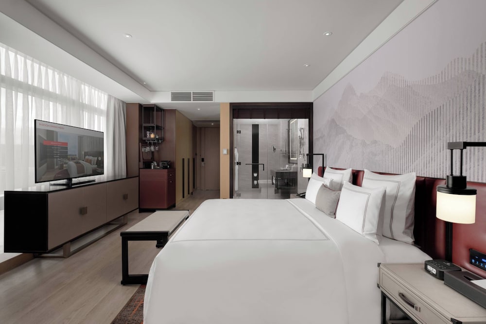 Swiss, Executive, King Bed