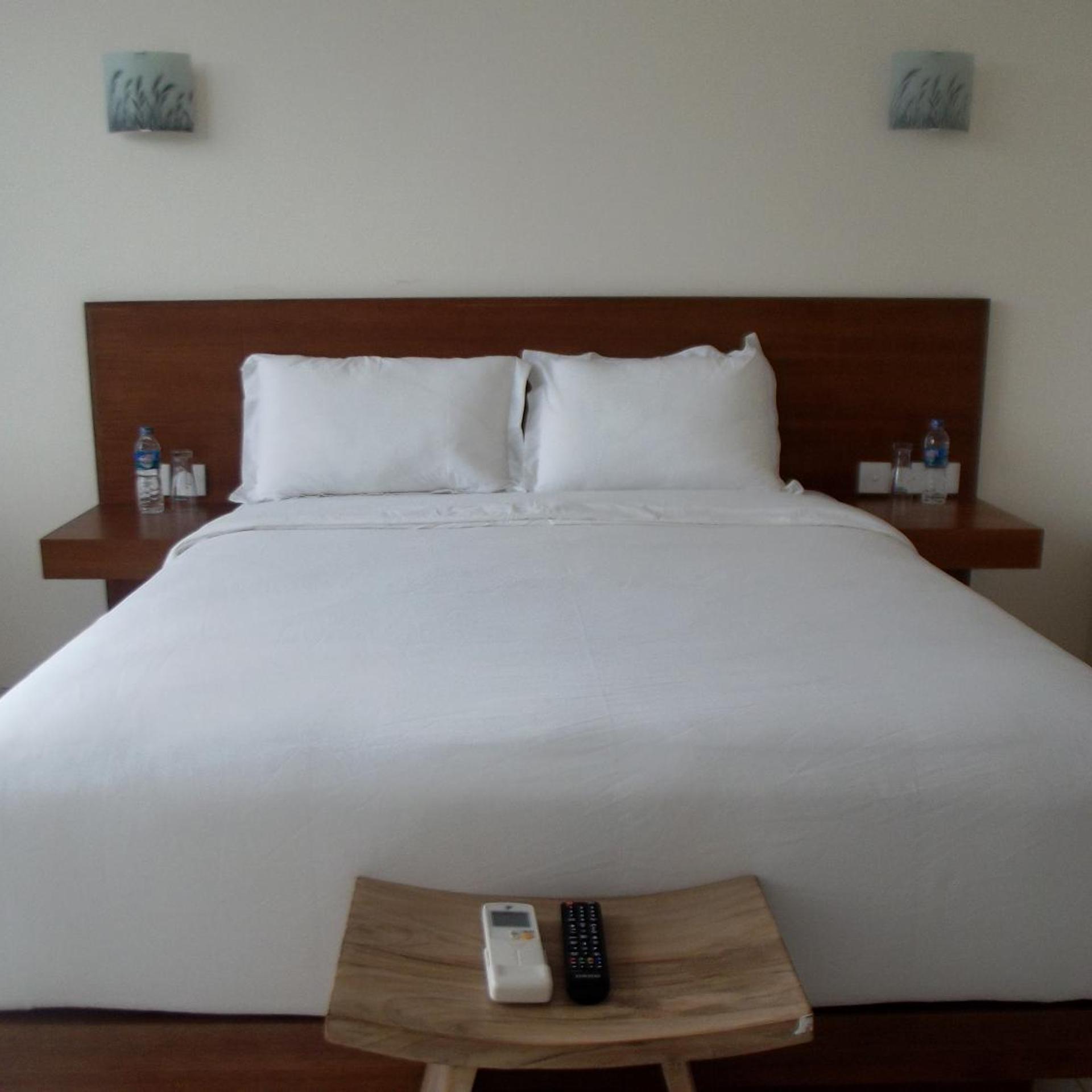 L Bajo Hotel 15/37