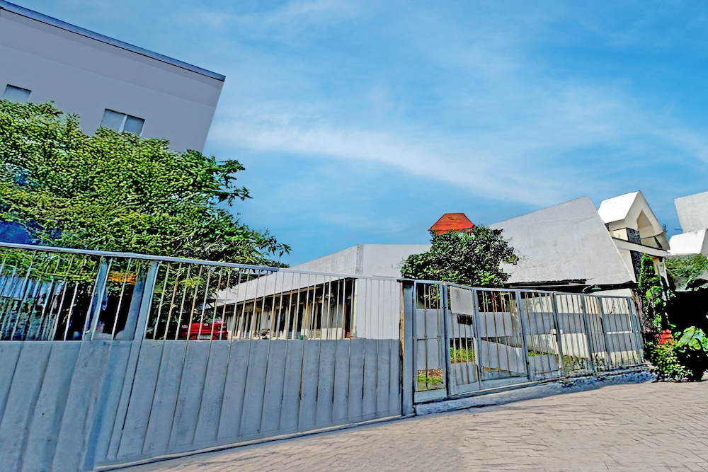 Hotel O near Ciputra World Surabaya formerly Darmo Residence 10/60