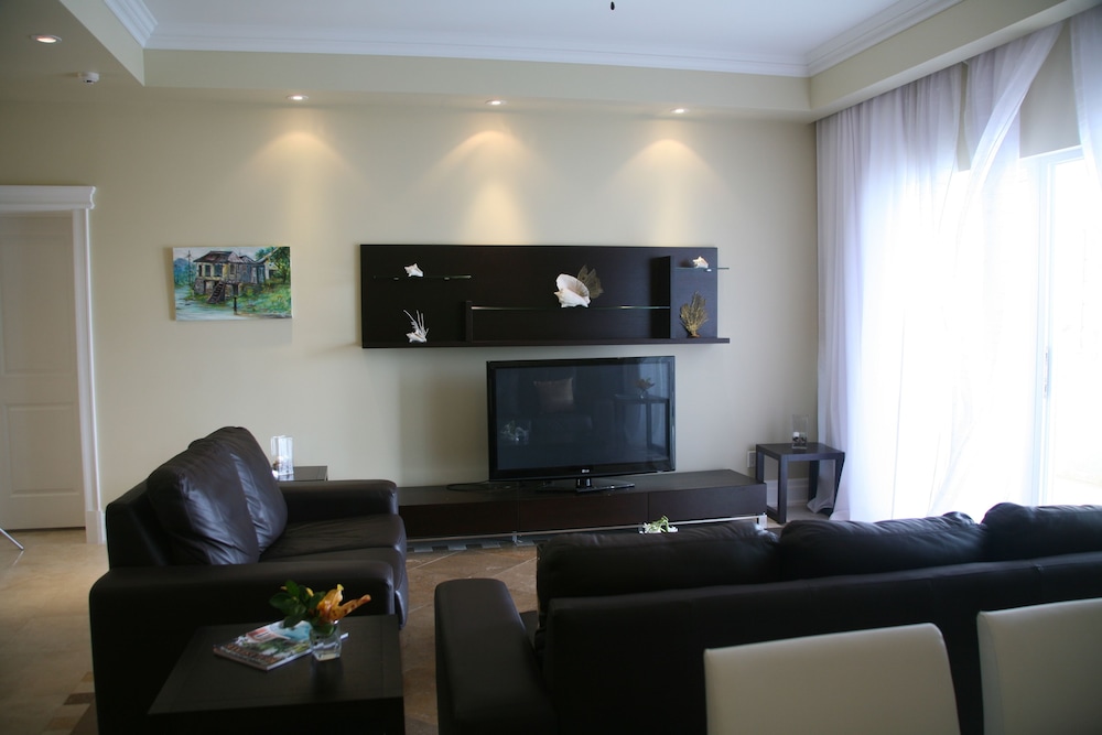 The Atrium Resort 38/66