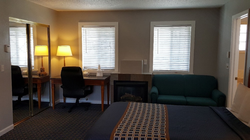 Lake Ridge Hotel 35/52