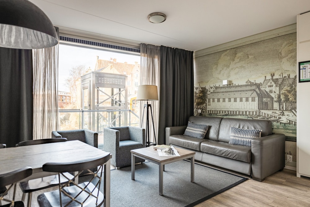 YAYS Amsterdam Prince Island by Numa 35/58