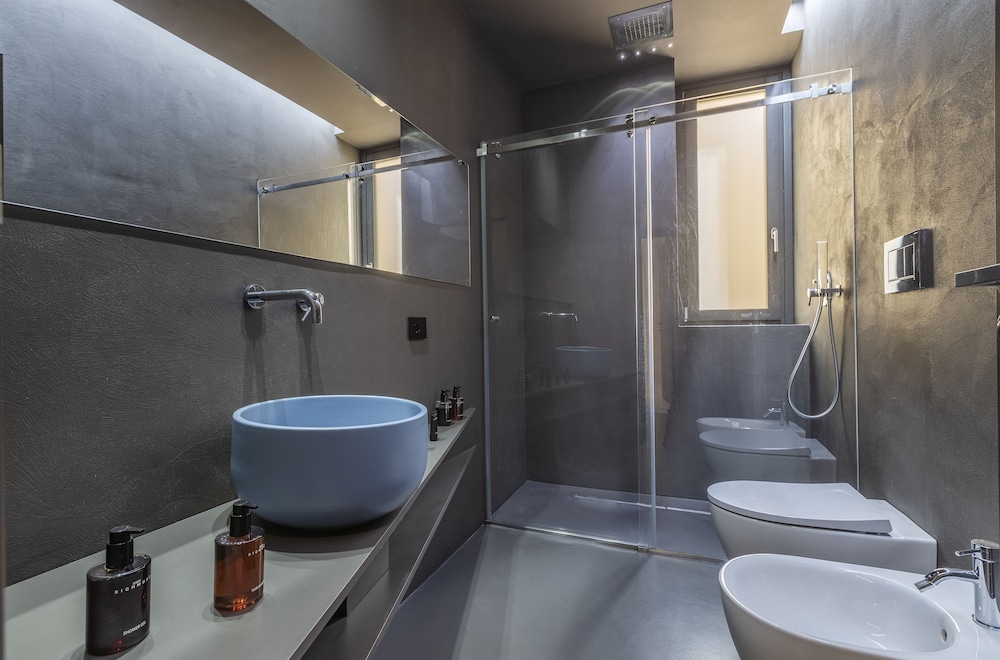 Five Place Design Suite & Apartments 51/58