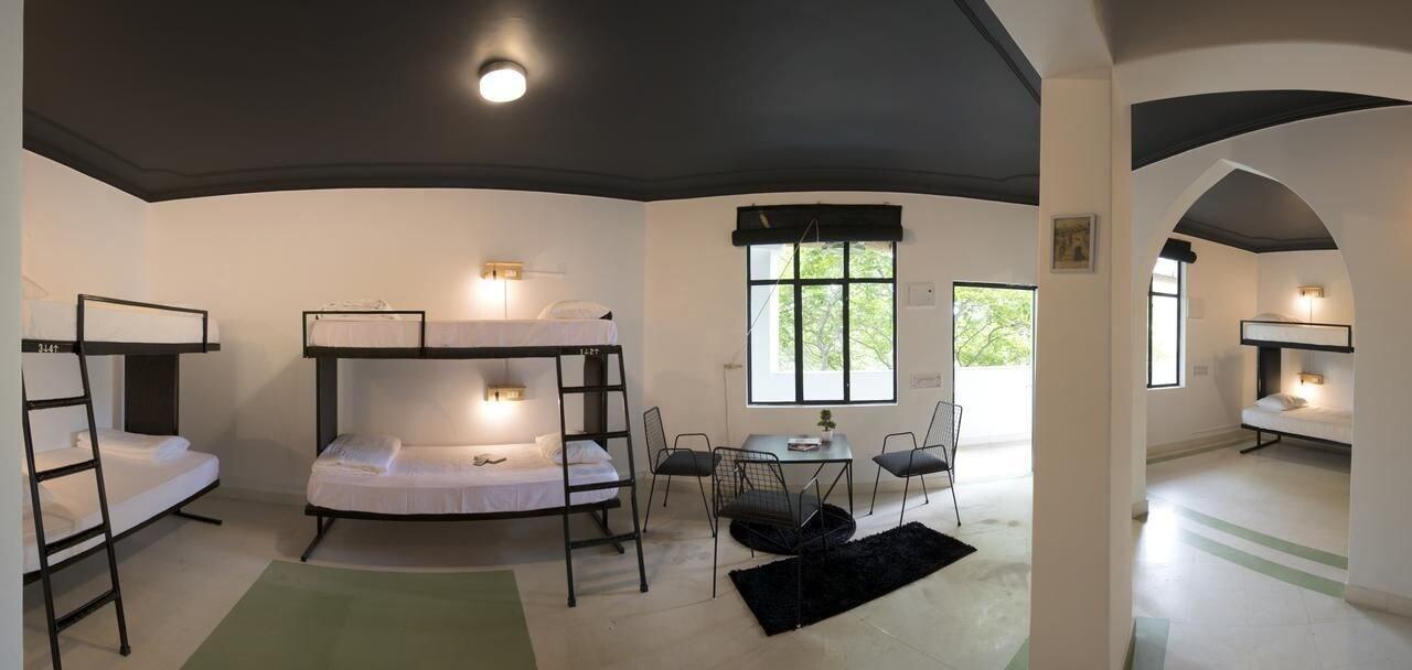 Letsbunk Poshtel 14/28