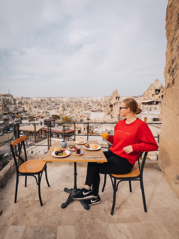 Artemis Cave Suites 34/64