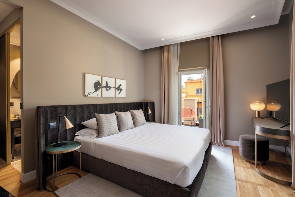 Junior Suite, King Bed, Terrace, Mario De Fiori 59 a