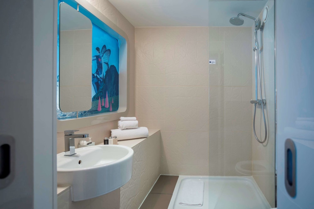 Maison Bram Paris Gare de l'Est, Tapestry Collection Hilton 7/46