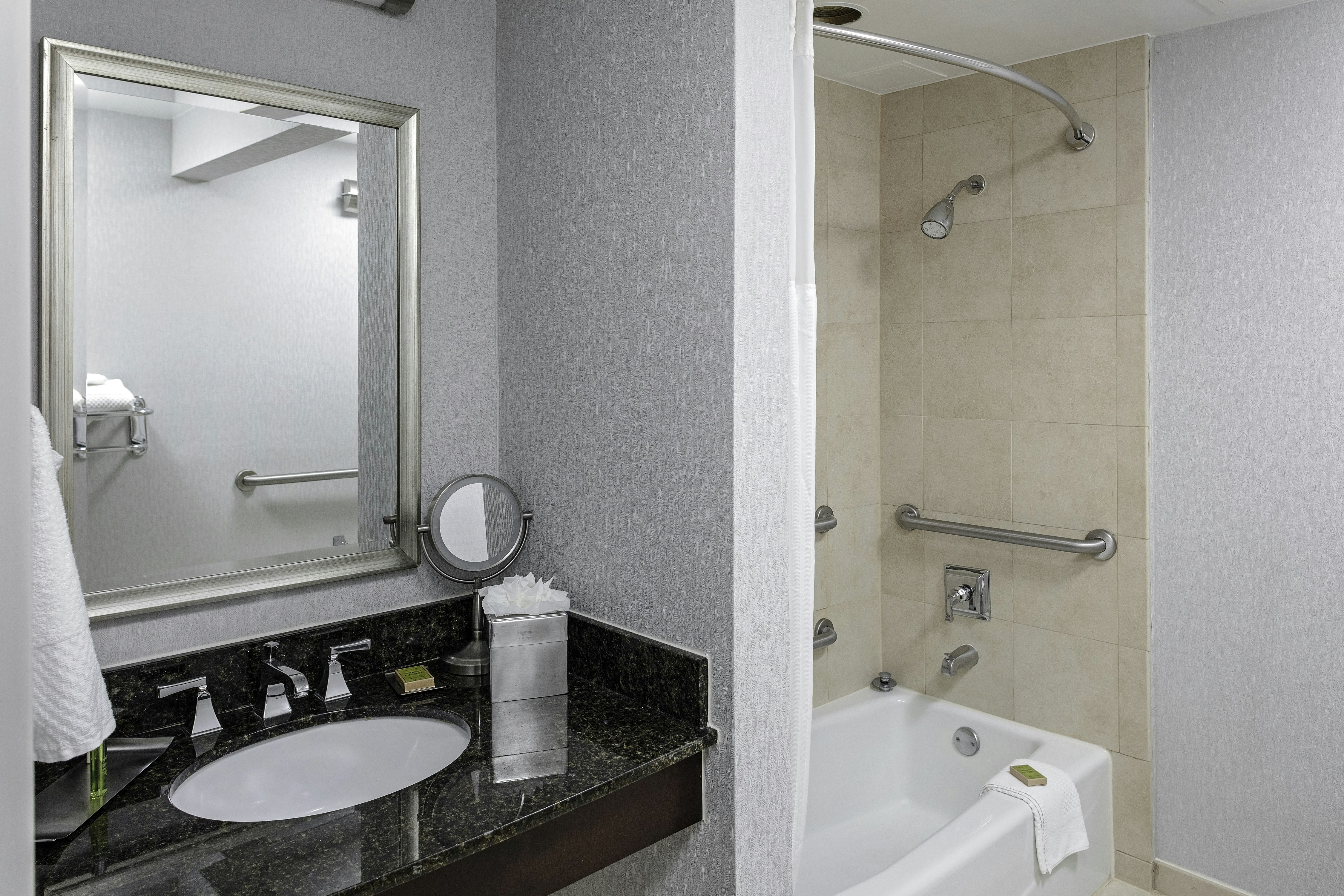 Doubletree by Hilton Hotel Omaha Downtown 56/58