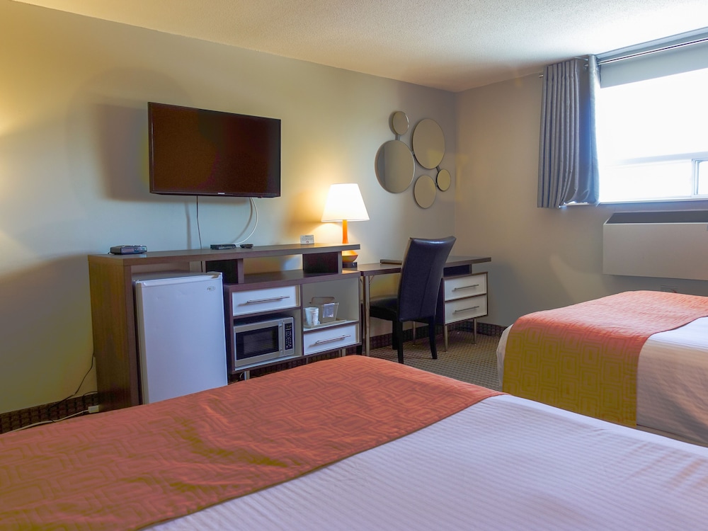 Howard Johnson By Wyndham Gravenhurst 7/57
