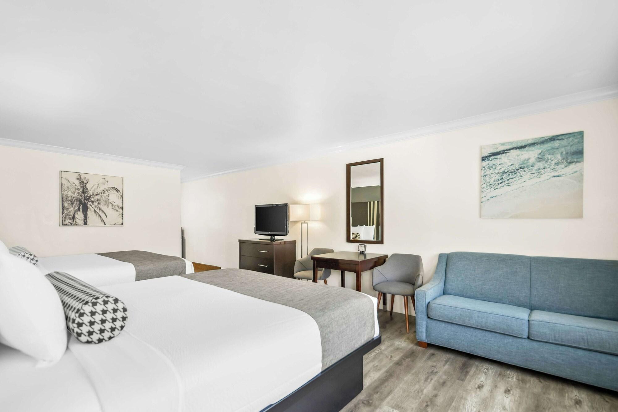 Standard, Multiple Beds, Large, Corner