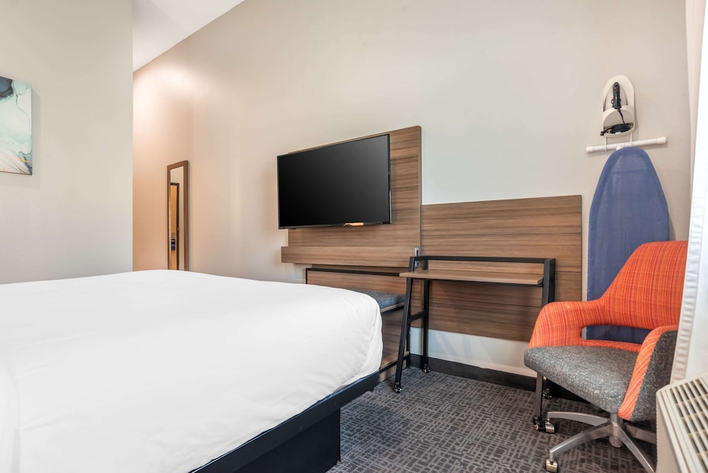 غرفة قياسية بسرير كينج، Comfort Inn Miramar Beach-Destin 2/3