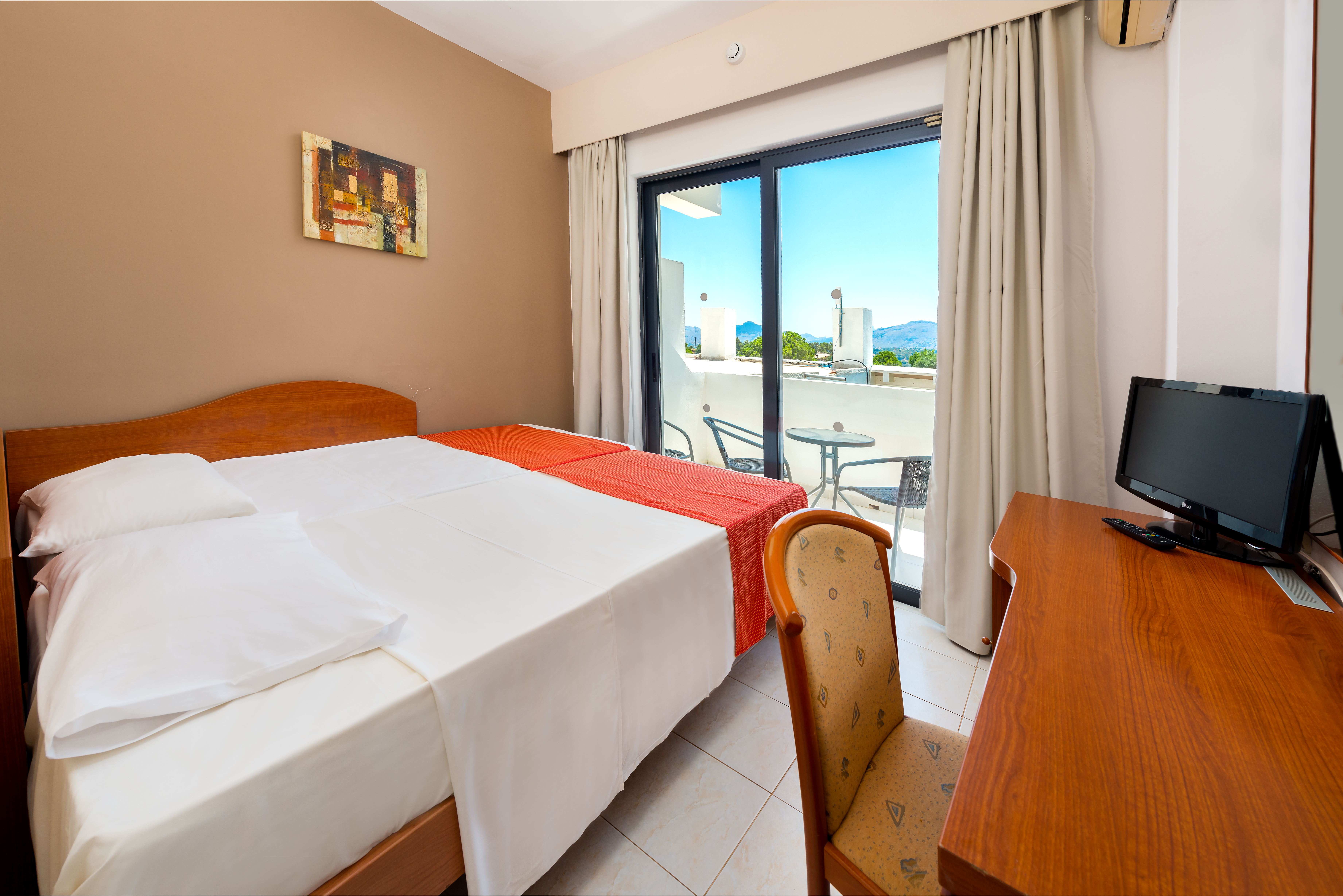 Room, Land View