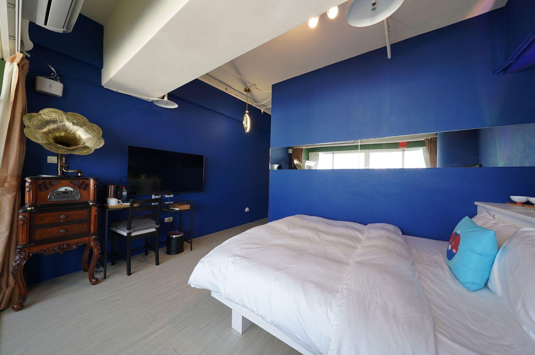 Gallery, Double Bed