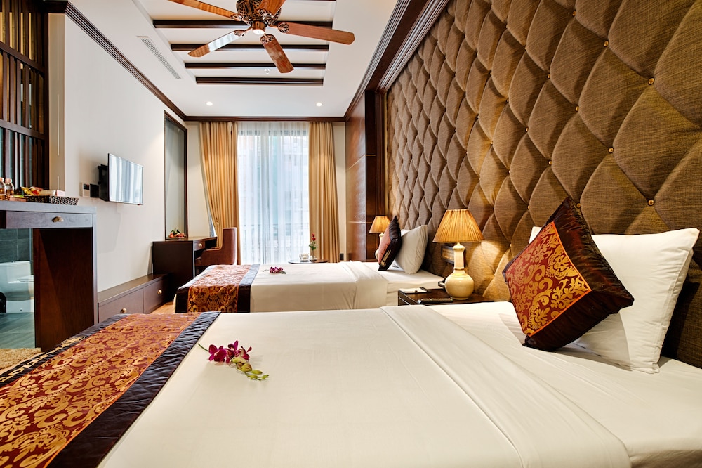 Palazzo Luxury Hotel 15/92