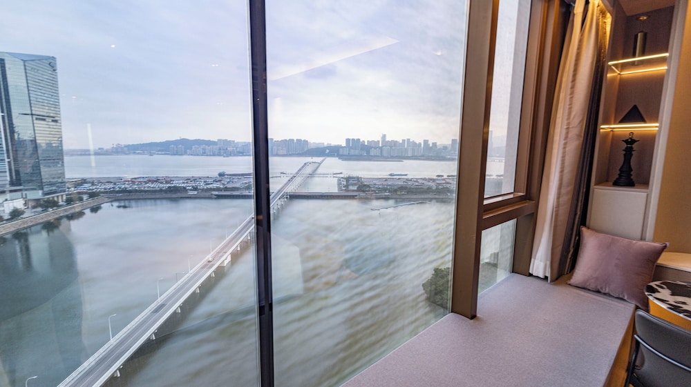 YOHO Treasure Island Hotel 35/60
