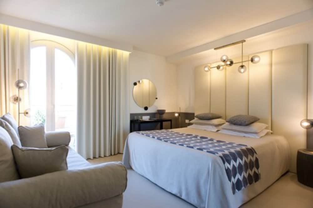 Hotel Genovese 11/70