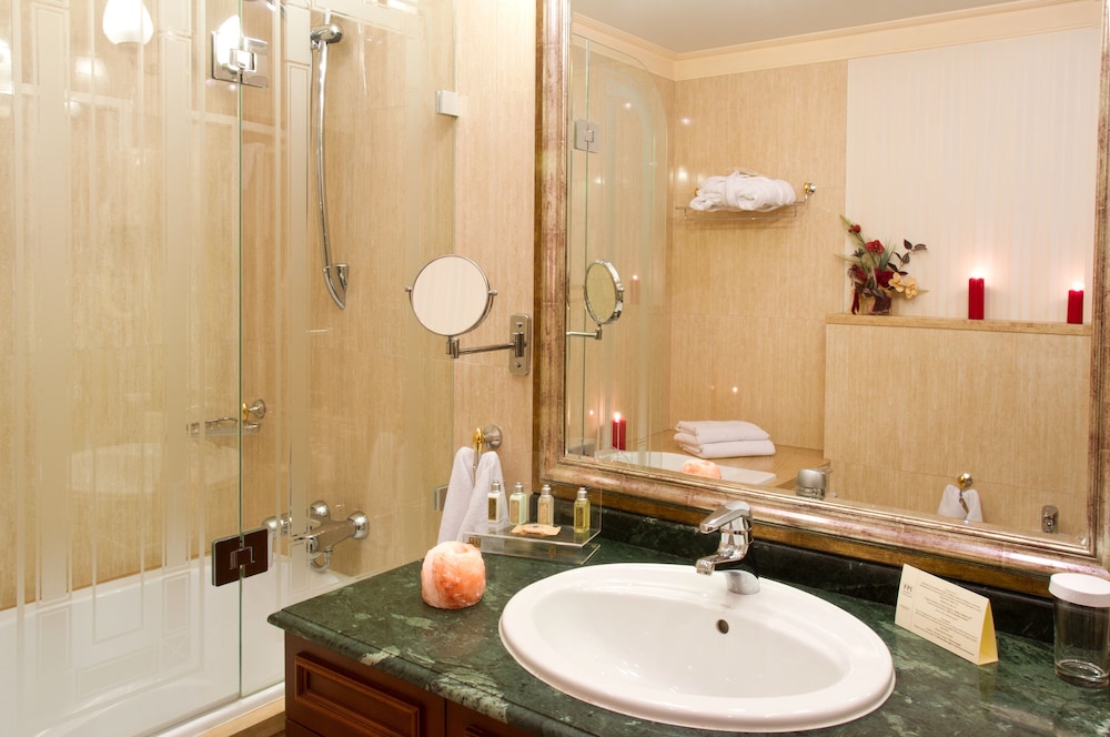 Crystal Palace Boutique Hotel 13/68