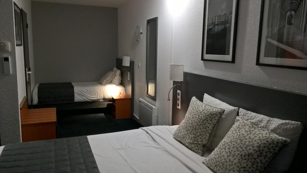 HOTEL TAMBOURIN 26/40