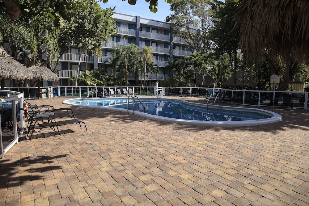 Fort Lauderdale Grand Hotel 63/68