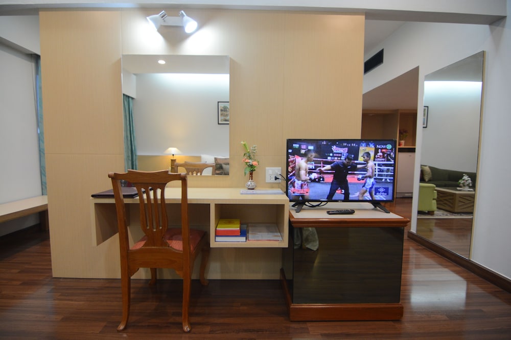 Charoen Hotel 61/71