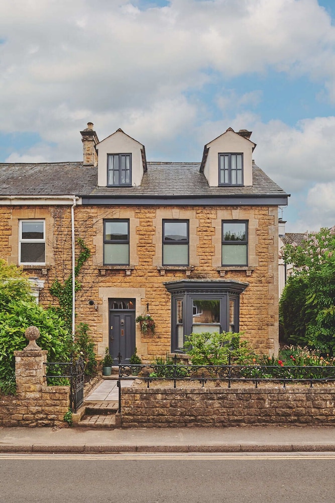 The Lansdowne 2/50