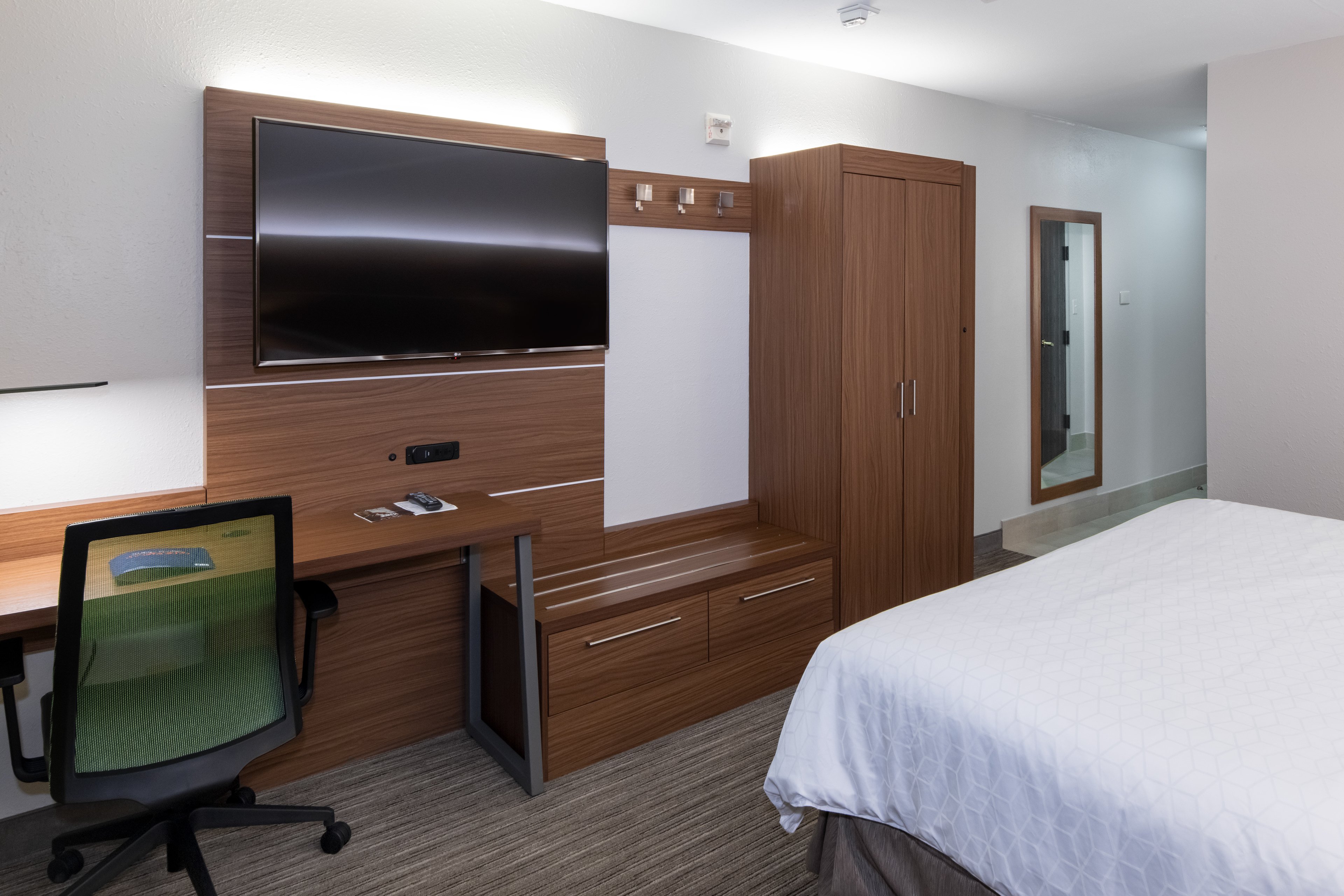 Holiday Inn Express Hotel And Suites Arlington I 20 Parks Mall 26/69