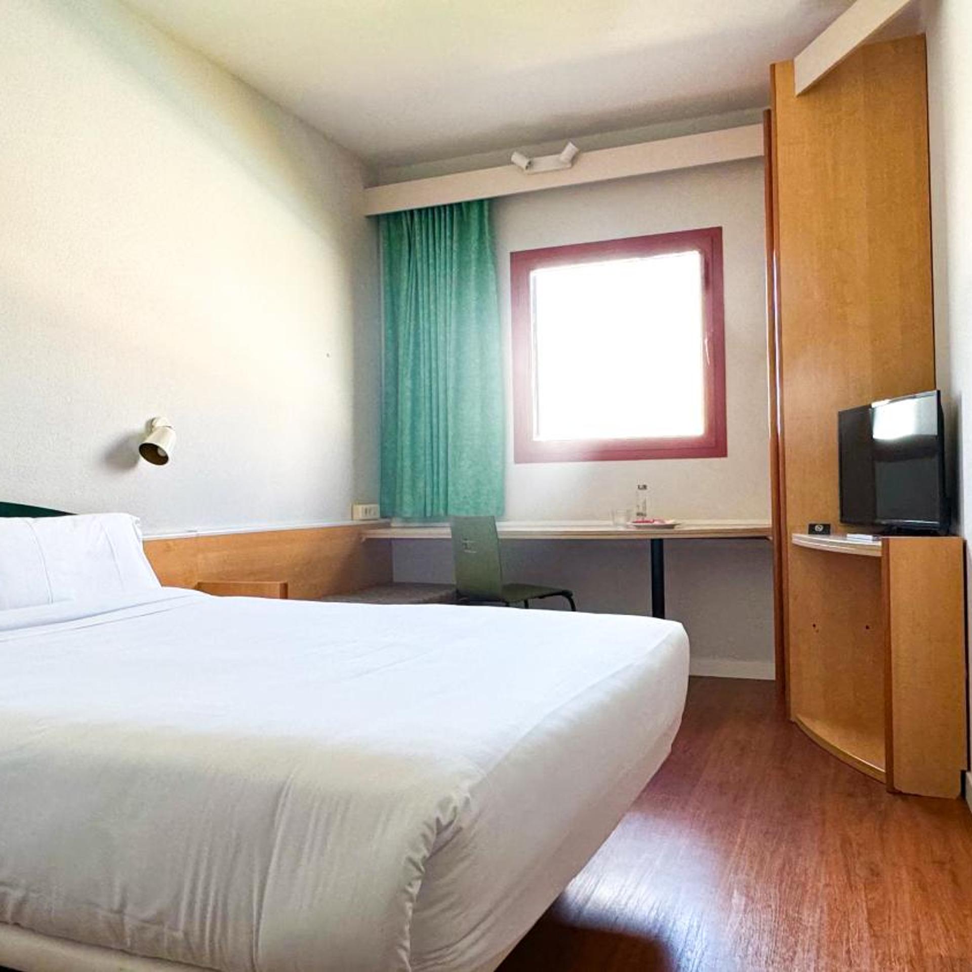 Iris Hotel 12/59
