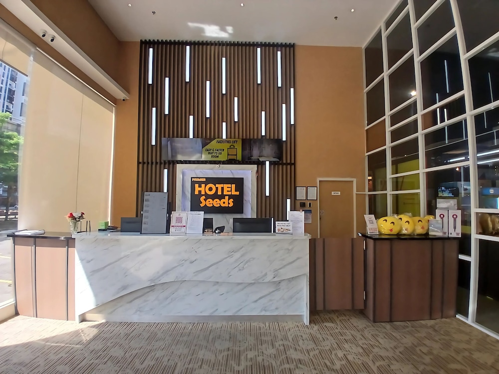 Top Holiday Hotel 5/52