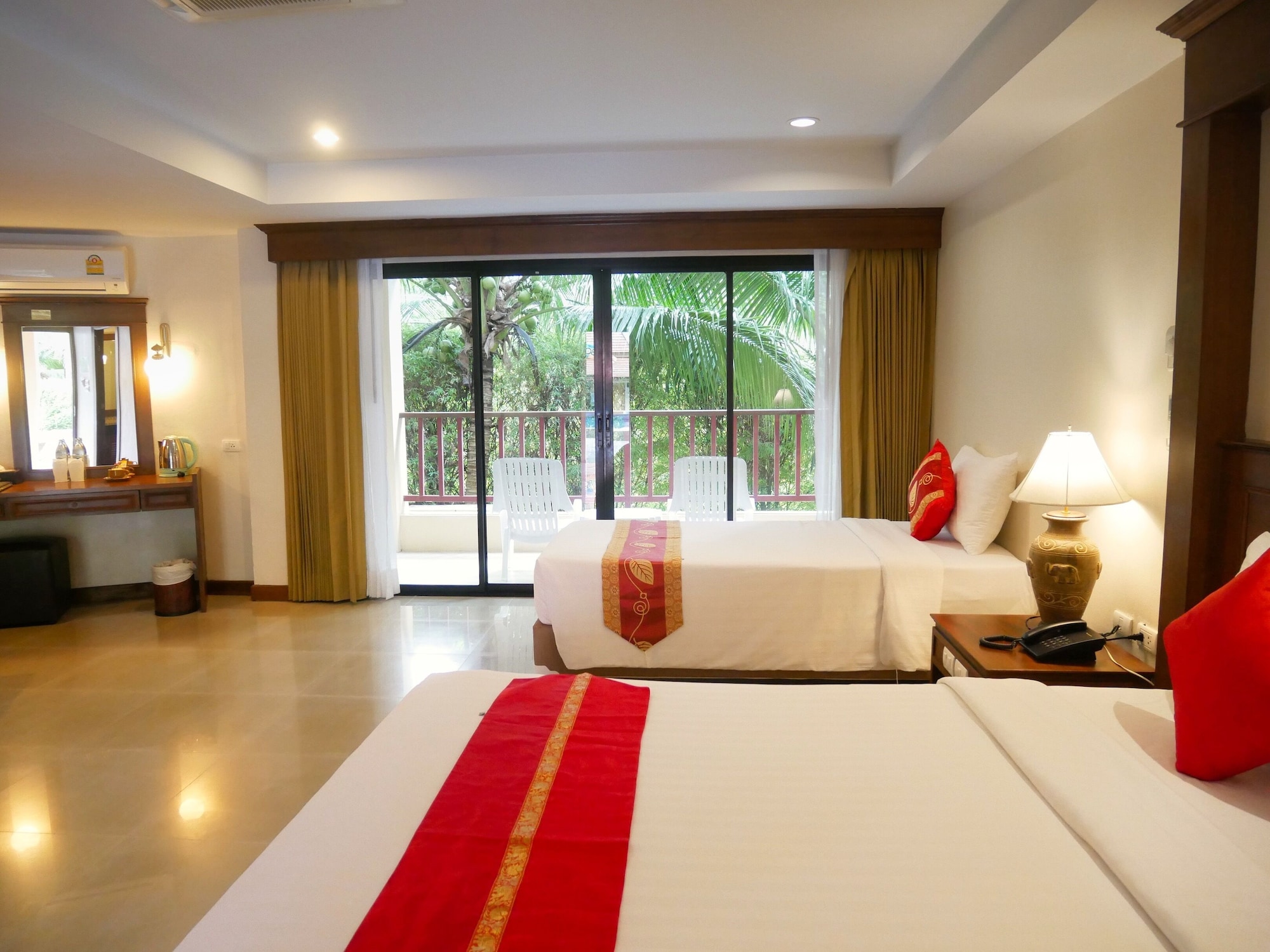 ROOM, TRIPLE, POOL SIDE