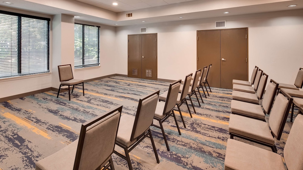 Best Western Plus Augusta North Inn & Suites 33/35