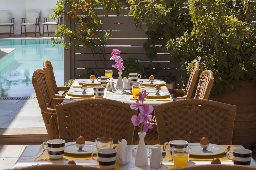 Hotel Francoise 40/51