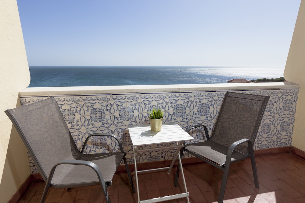 Carcavelos Beach Hotel 38/63