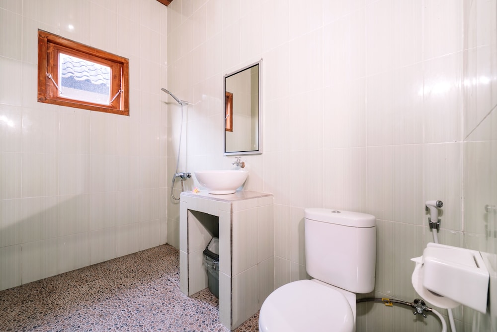 D And B Bungalow 18/67