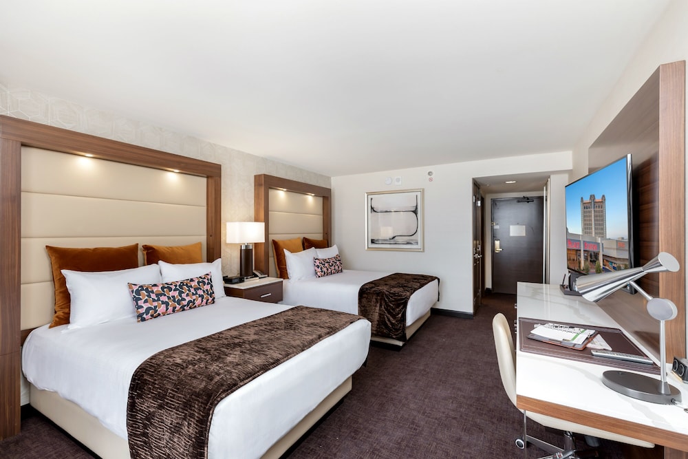 PREMIER, 2 QUEEN BEDS