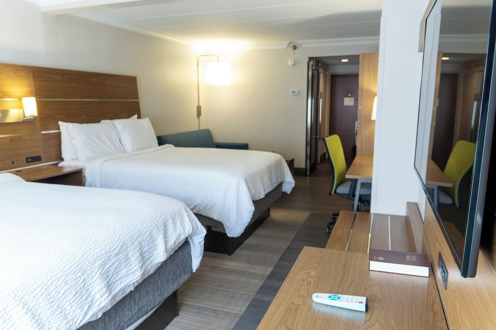 Standard, 2 Queen Beds, Extra Floor Space