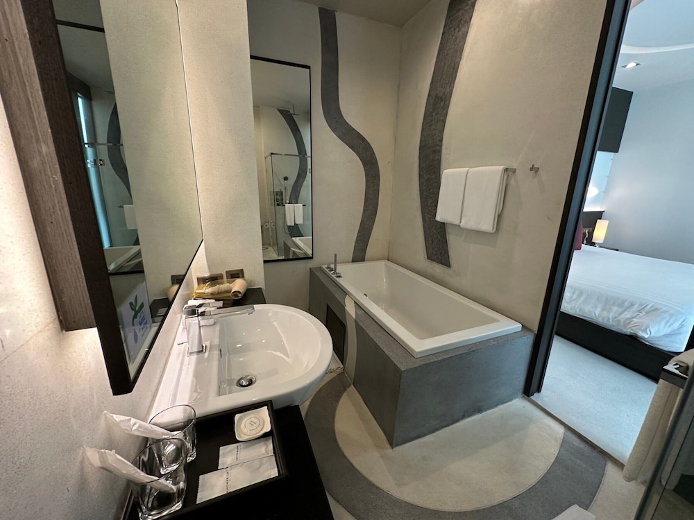 Sorin Boutique Hotel 66/66