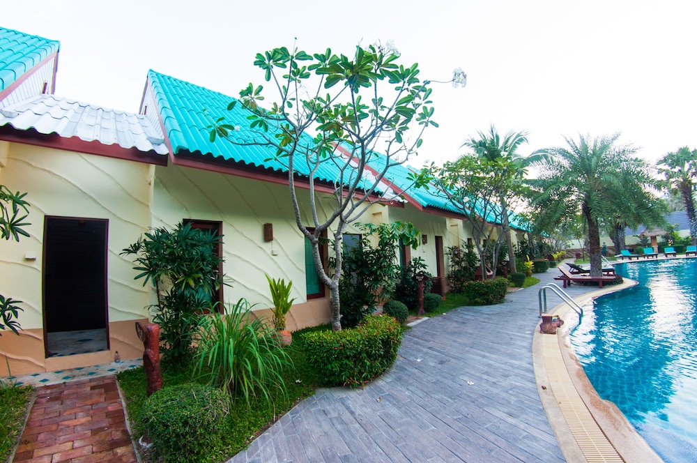 The Green Beach Resort 6/75