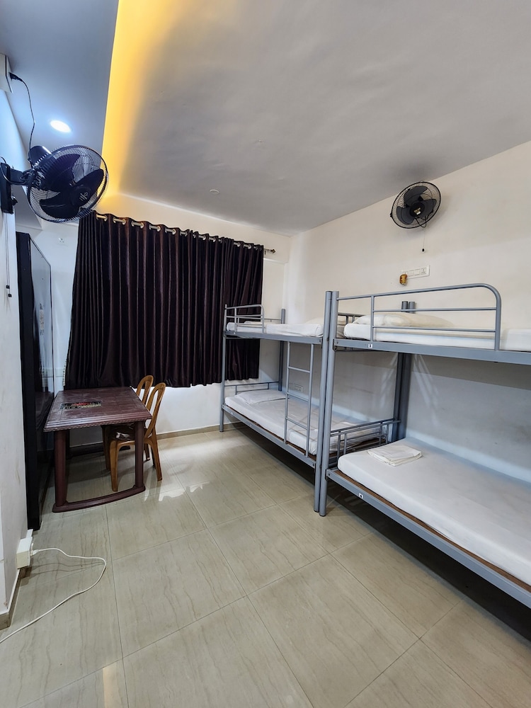 All Seasons Guest House 25/43