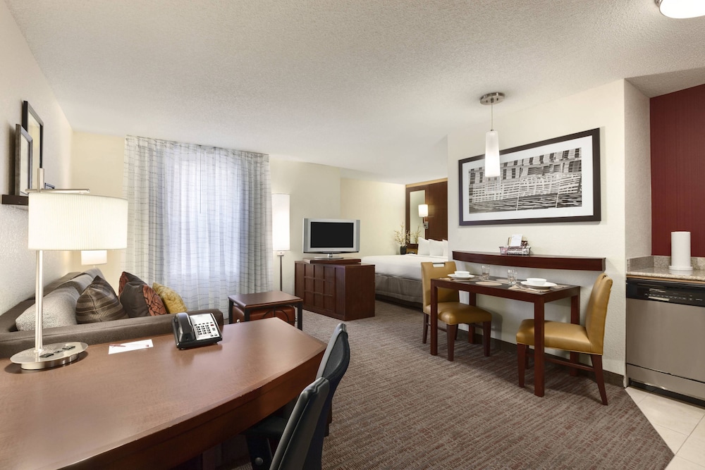 Residence Inn Greensboro Airport 18/51