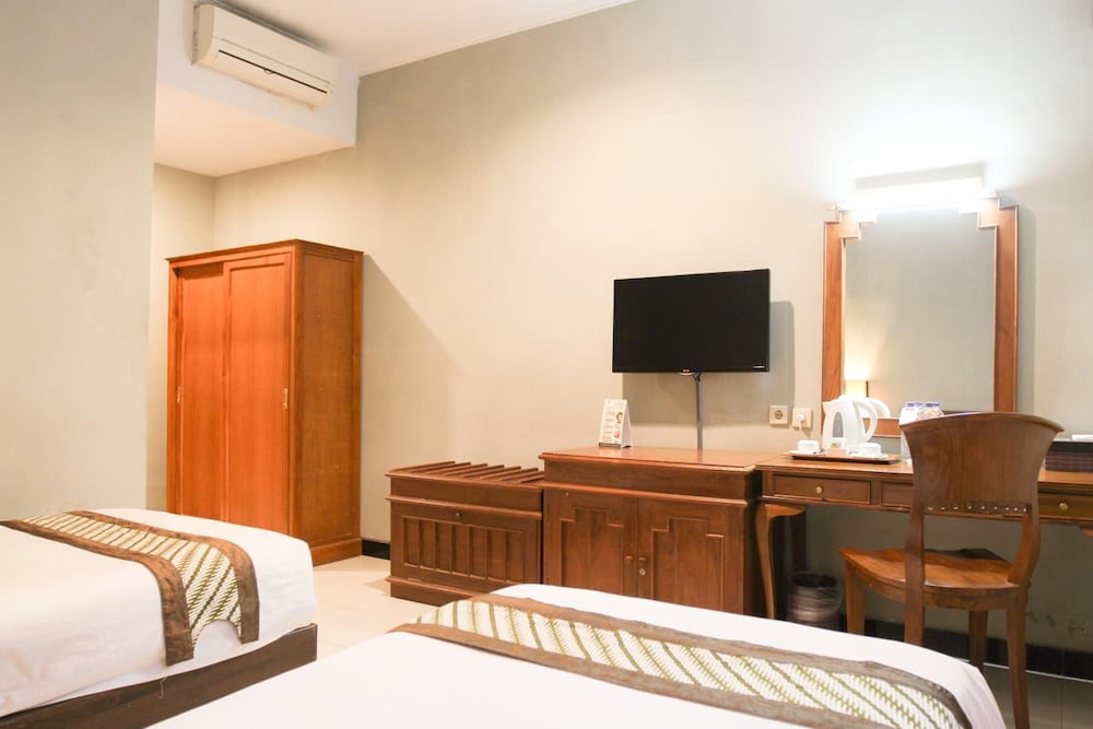 Cakra Kusuma Hotel 45/49