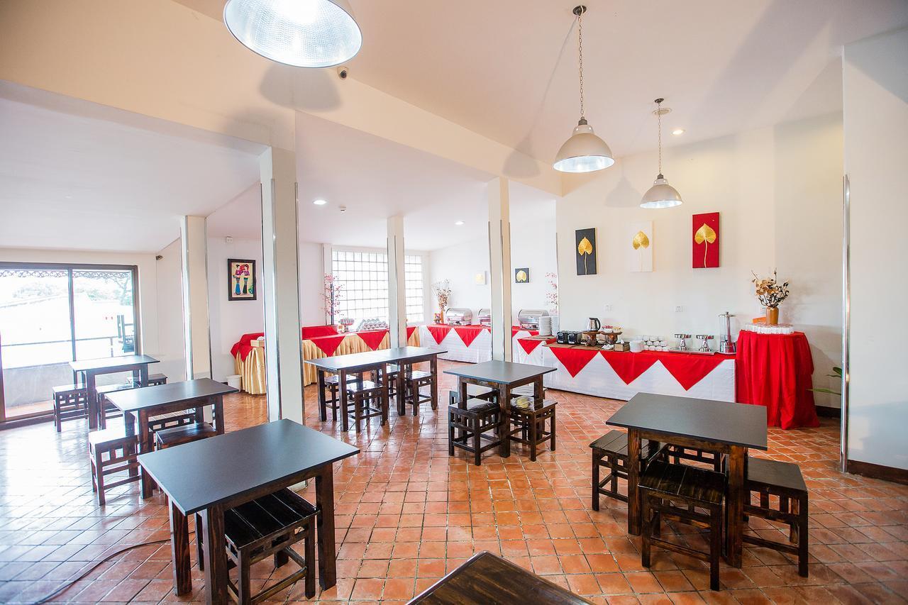 CHIANG ROI 7 DAYS INN 48/51