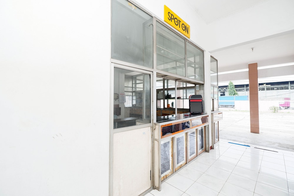 SPOT ON 2289 Hotel Saudara 5/26