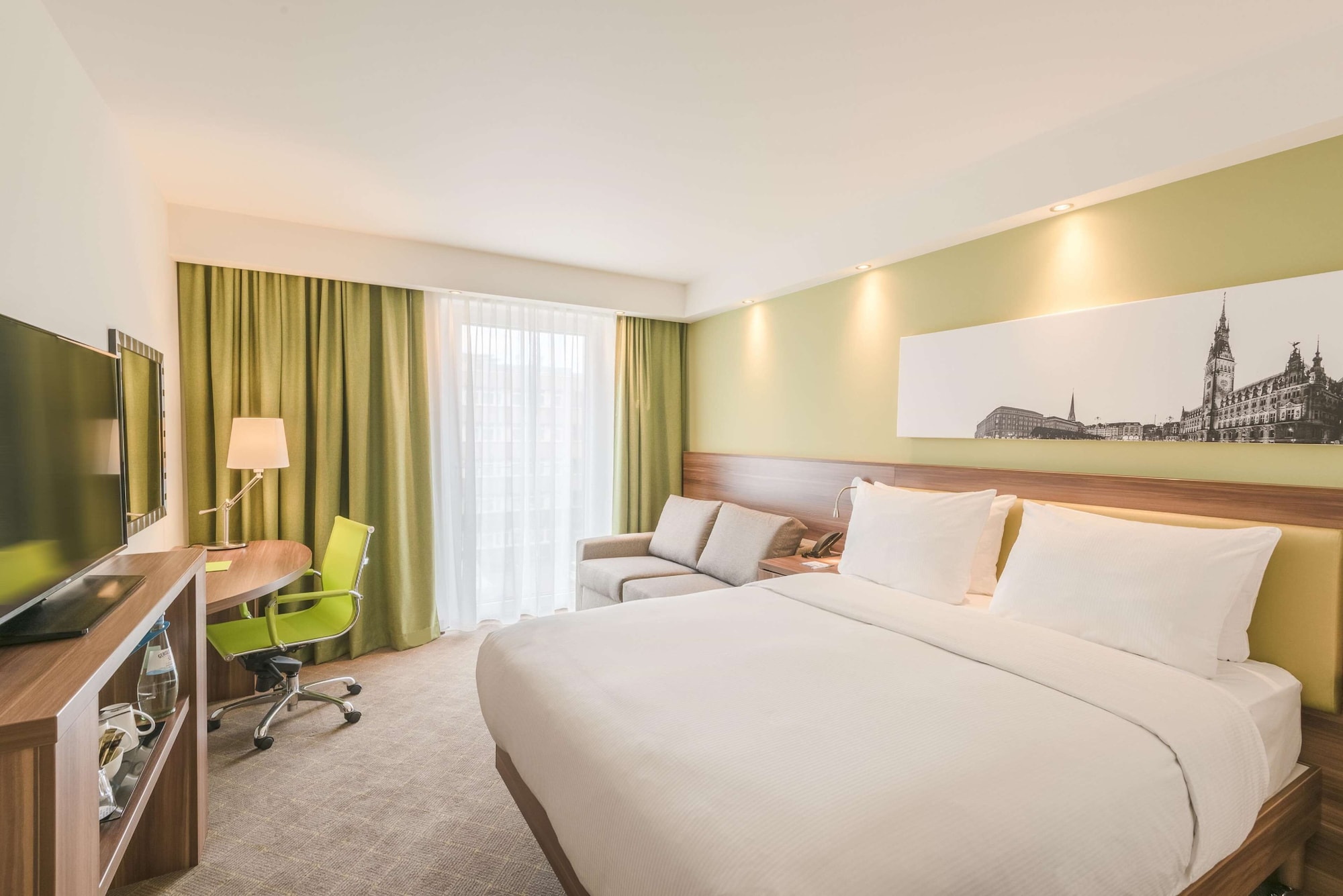 ROOM, QUEEN BED, SOFA