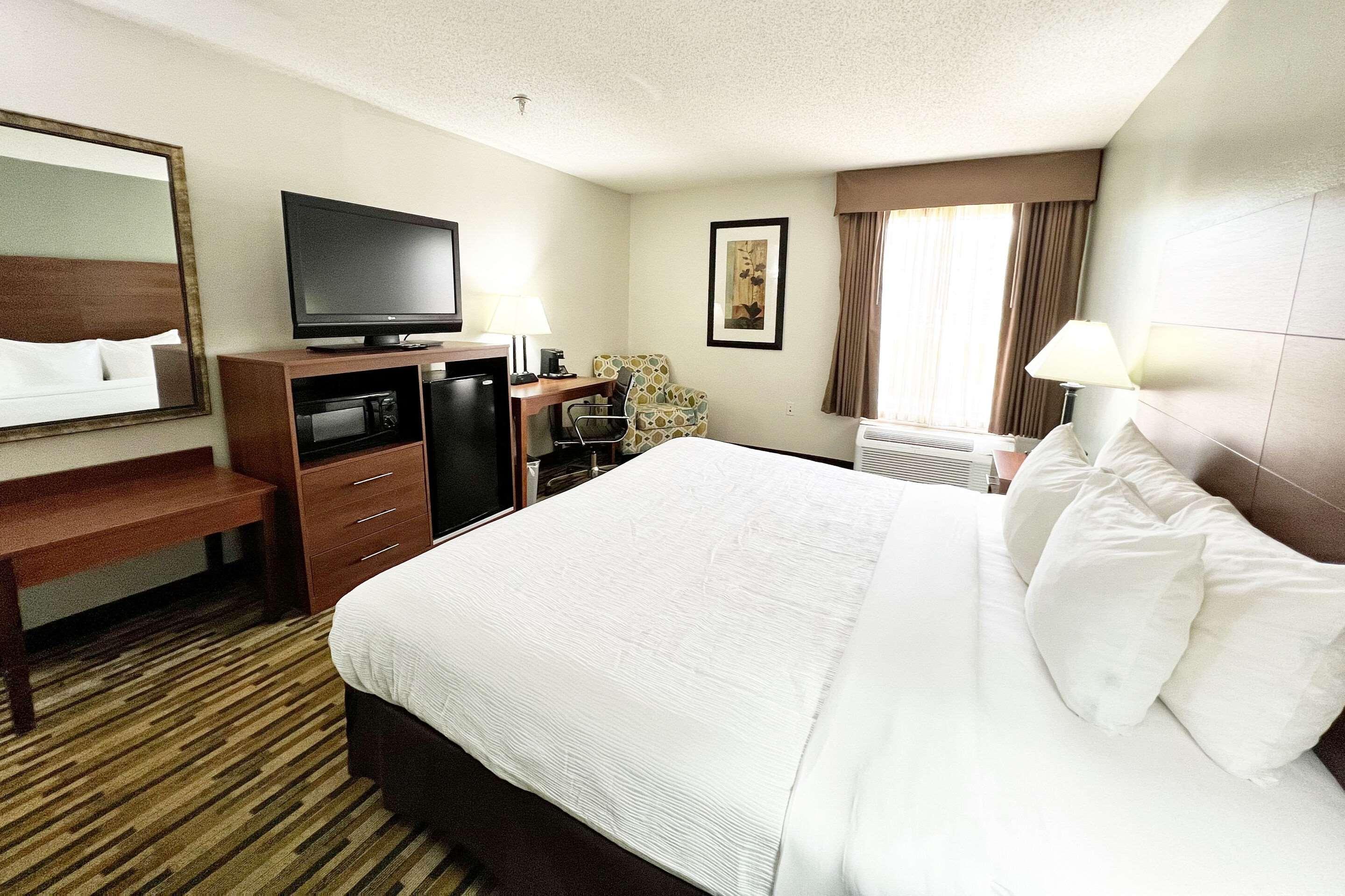 ROOM, KING BED