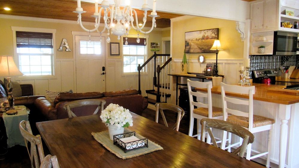 The Alexander at Creek Road 58/78