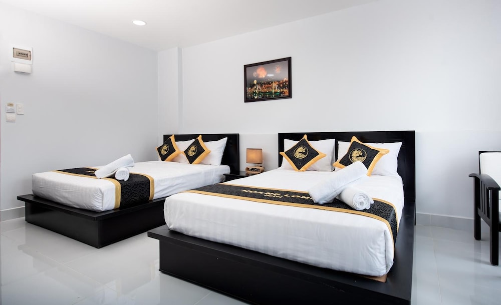 Hoang Long Hotel 12/50