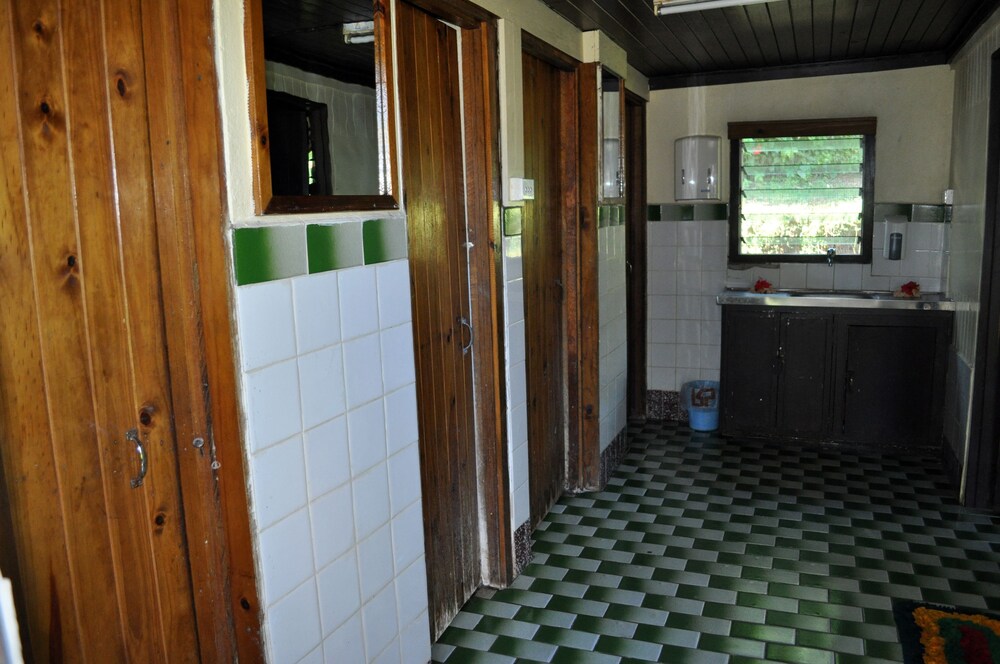 Ratu Kini Backpackers & Dive Resort 67/67