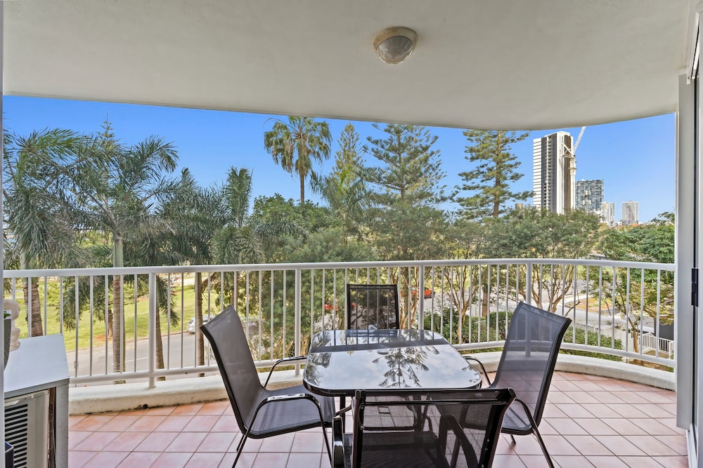 Crystal Bay On The Broadwater 60/79