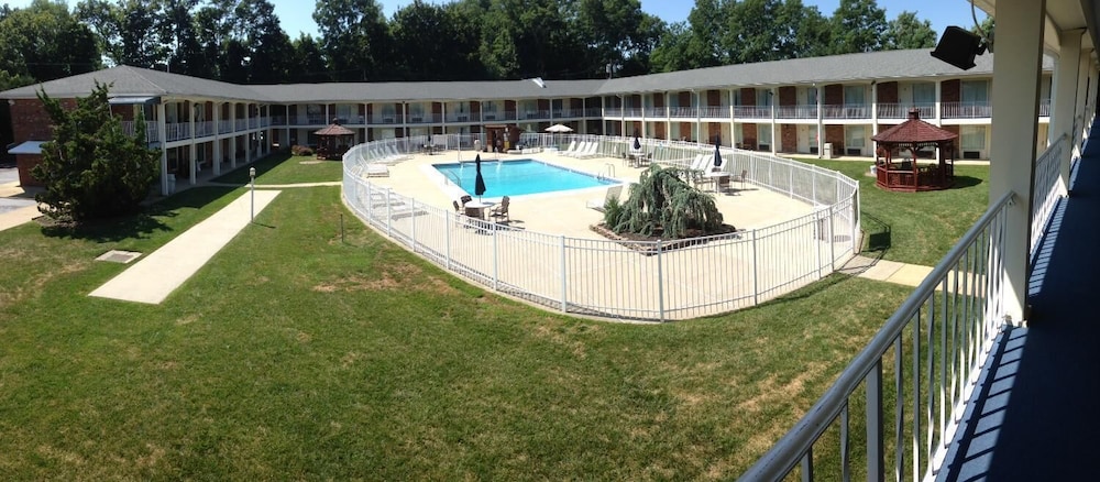 Crystal Inn Eatontown 4/41